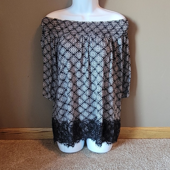 Maurices Off The Shoulder NWT Never Worn Black and White Lace Blouse Size Small - Picture 1 of 9